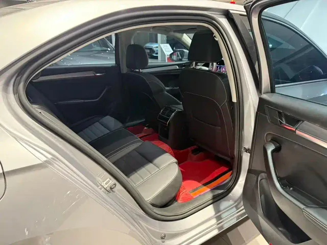 Skoda Superb — Фото автомобиля 10