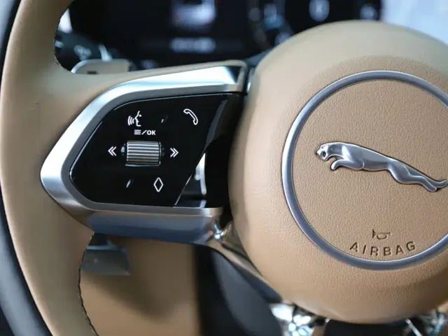 Jaguar XFL — Фото автомобиля 17