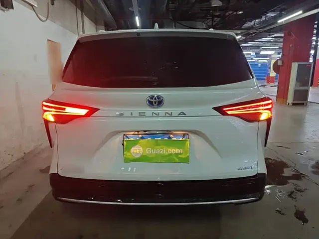Toyota Sienna — Фото автомобиля 5