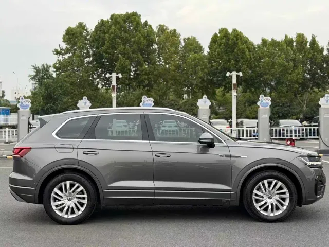 Volkswagen Touareg — Фото автомобиля 3