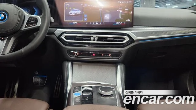 BMW i4 — Фото автомобиля 15