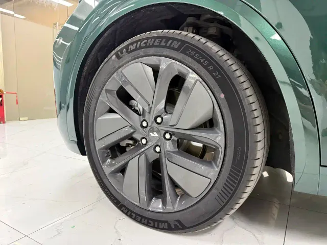 Li Auto L9 — Фото автомобиля 7