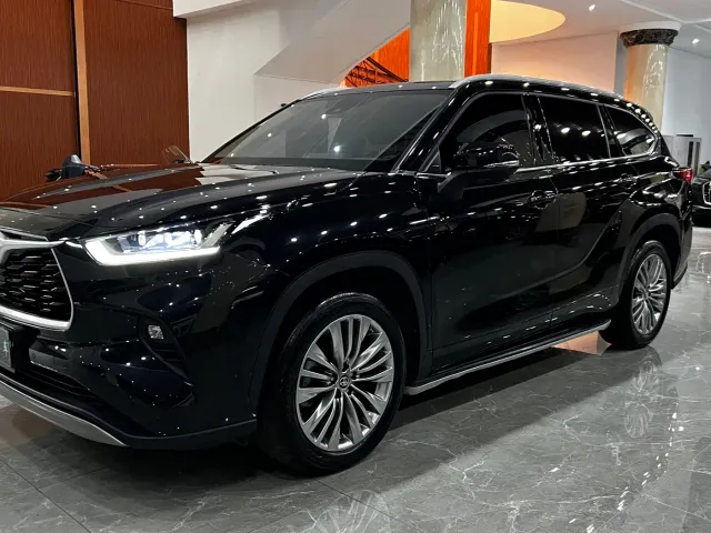 Фотография автомобиля — Toyota Highlander