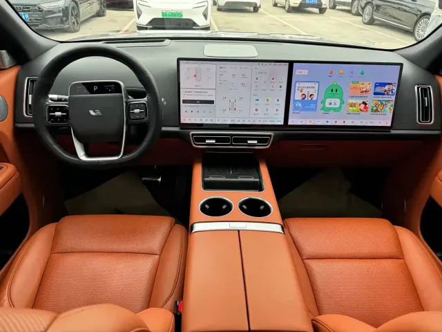Li Auto L8 — Фото автомобиля 15