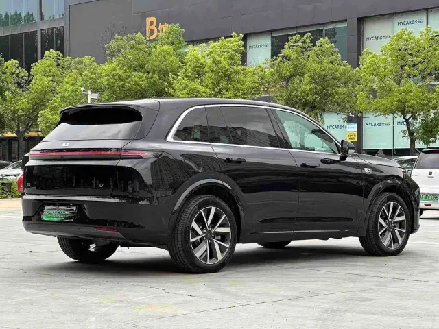Li Auto L7 — Фото автомобиля 9