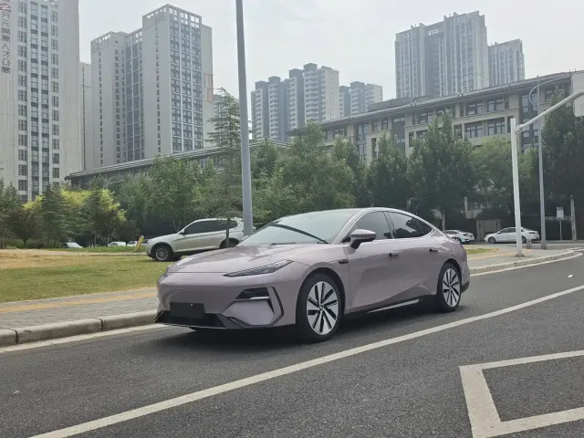 Фотография автомобиля — Geely Galaxy E8