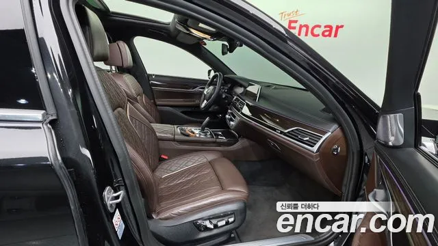 BMW 7 Series — Фото автомобиля 10
