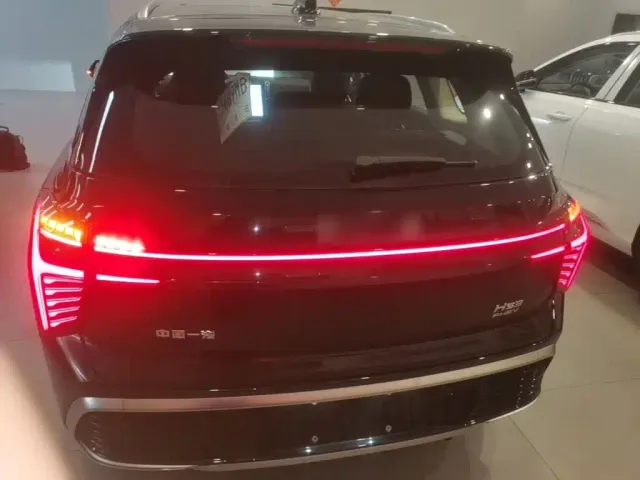 Hongqi HS3 PHEV — Фото автомобиля 5