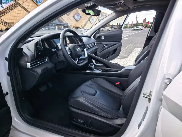 Hyundai Elantra — Фото автомобиля 11