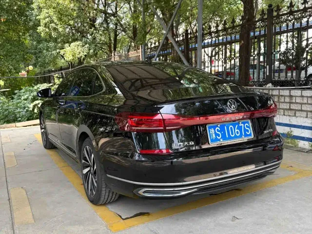 Volkswagen Passat — Фото автомобиля 2