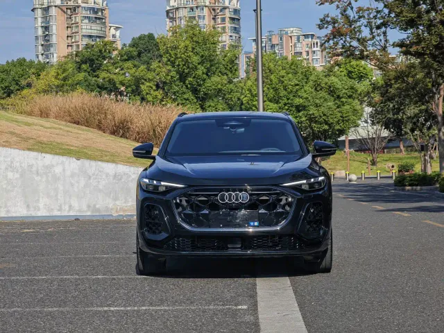 Audi Q5L — Фото автомобиля 2