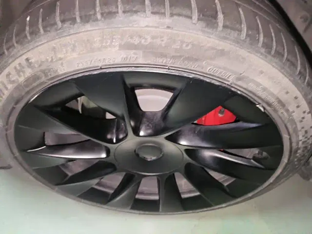 Tesla Model Y — Фото автомобиля 7