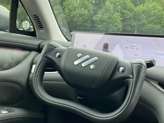IM Motors LS6 — Фото автомобиля 11