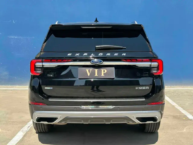 Ford Explorer — Фото автомобиля 8