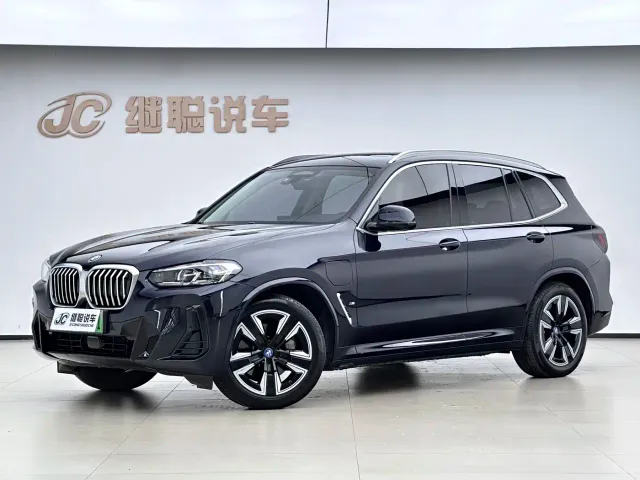 Фотография автомобиля — BMW iX3