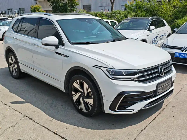 Volkswagen Tiguan L — Фото автомобиля 2
