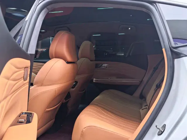 Geely Galaxy Xingyao 8 — Фото автомобиля 6