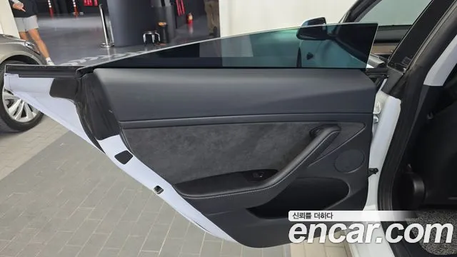 Tesla Model 3 — Фото автомобиля 25