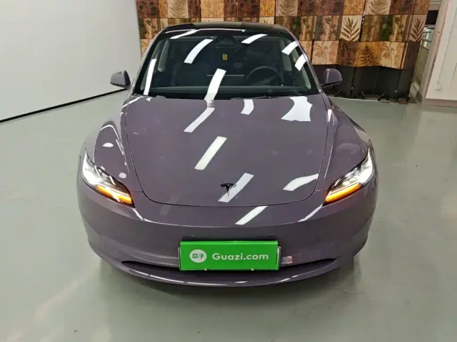 Tesla Model 3 — Фото автомобиля 2