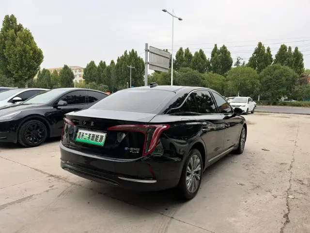 Hongqi E-QM5 — Фото автомобиля 5