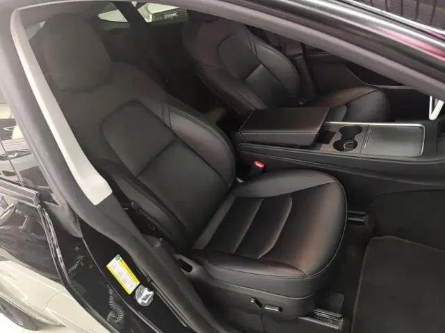 Tesla Model Y — Фото автомобиля 24