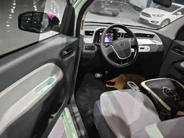 Wuling Hongguang Mini EV — Фото автомобиля 15