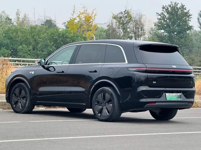 Li Auto L8 — Фото автомобиля 14