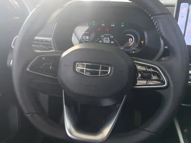 Geely Emgrand — Фото автомобиля 15