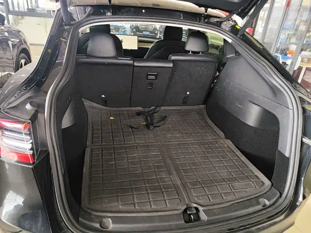 Tesla Model Y — Фото автомобиля 18