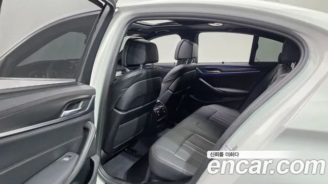BMW 5 Series G30 — Фото автомобиля 17