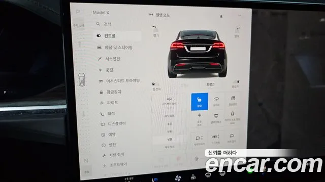 Tesla Model X — Фото автомобиля 22