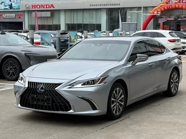 Lexus ES — Фото автомобиля 3
