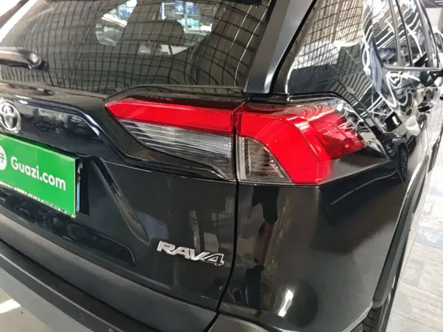 Toyota RAV4 — Фото автомобиля 23