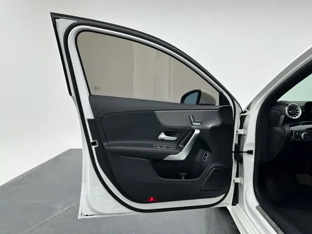 Mercedes-Benz A-Class — Фото автомобиля 11
