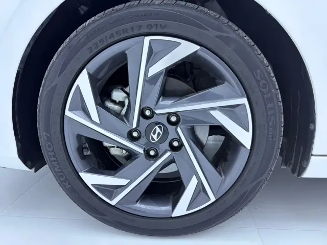 Hyundai Elantra — Фото автомобиля 13