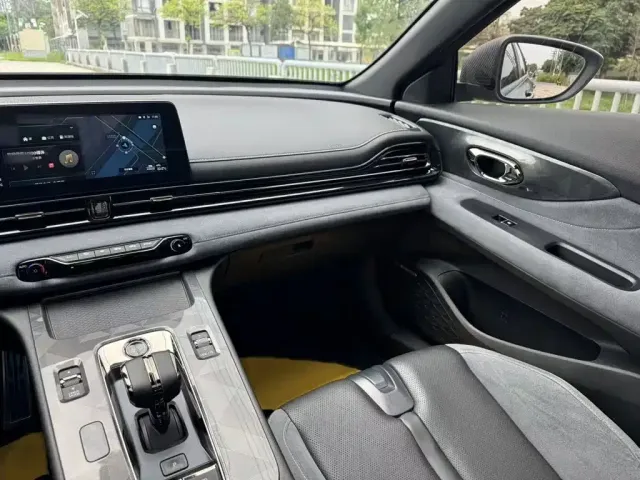 GAC Trumpchi Trumpchi Emkoo 2024 Model 400T Auto Shadow Leopard R PRO Edition — Фото автомобиля 6