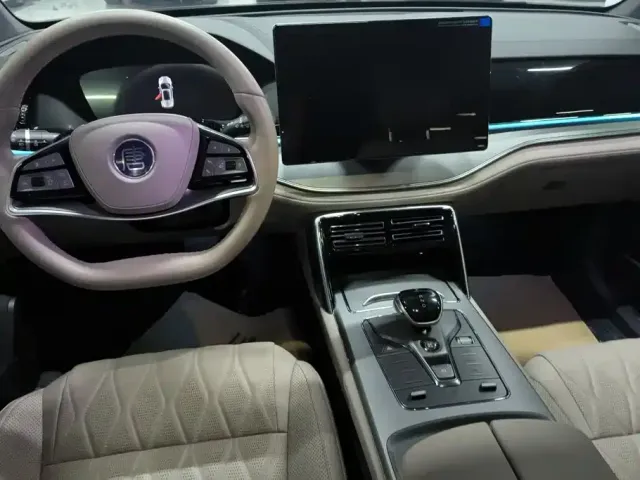 BYD Tang — Фото автомобиля 12