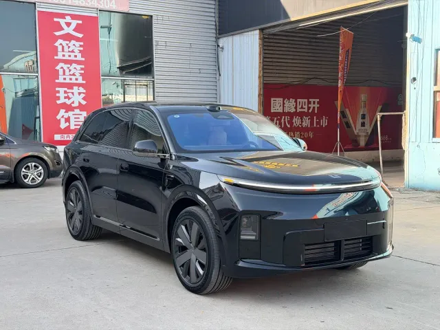 Li Auto L8 — Фото автомобиля 3