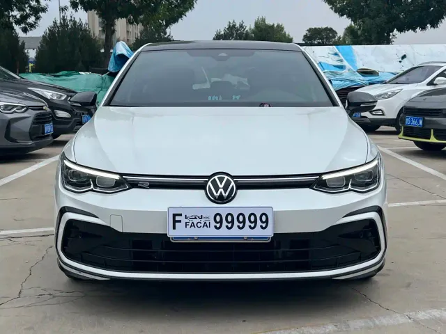 Volkswagen Golf — Фото автомобиля 2