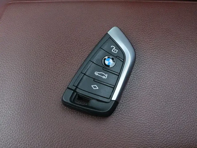 BMW i4 — Фото автомобиля 14