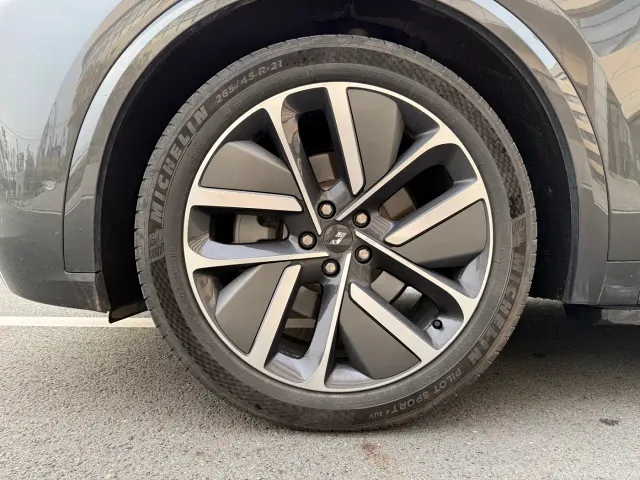Li Auto L8 — Фото автомобиля 4