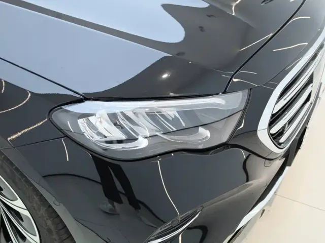 Mercedes-Benz E-Class — Фото автомобиля 12