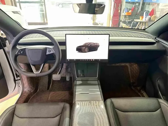 Tesla Model Y — Фото автомобиля 5