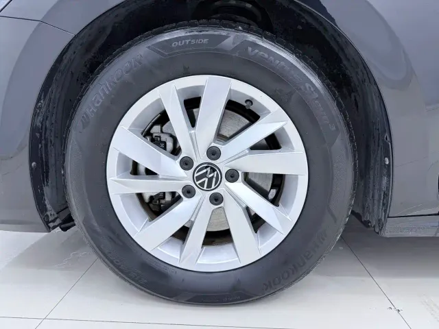 Volkswagen Passat — Фото автомобиля 16