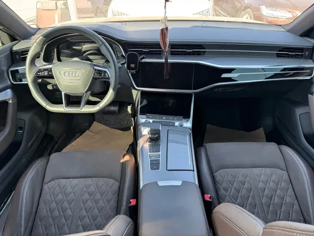 Audi A7L — Фото автомобиля 16