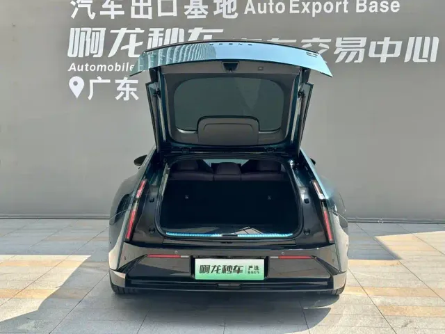 Xpeng P7 — Фото автомобиля 14