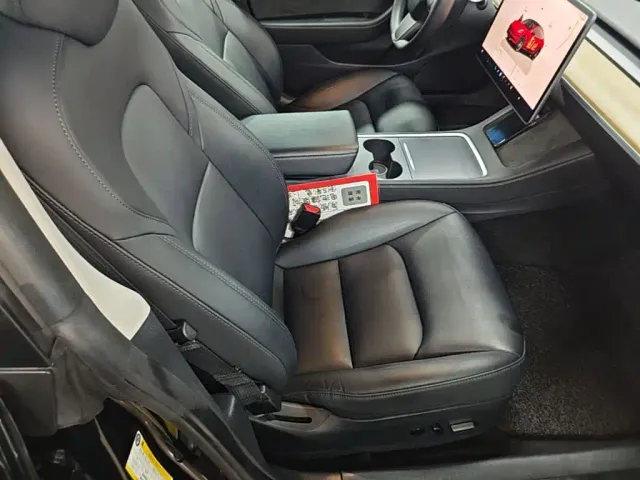 Tesla Model 3 — Фото автомобиля 24