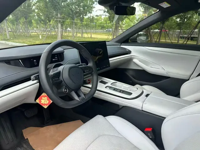Xiaomi SU7 — Фото автомобиля 8