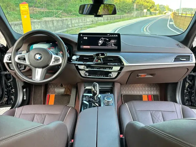 BMW 5 Series — Фото автомобиля 12