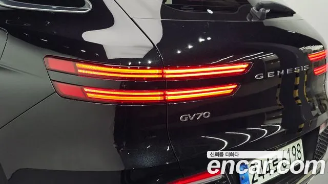 Genesis GV70 — Фото автомобиля 8